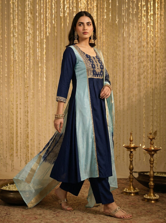 Dresoul Chinnon Embroidered Kurta Set