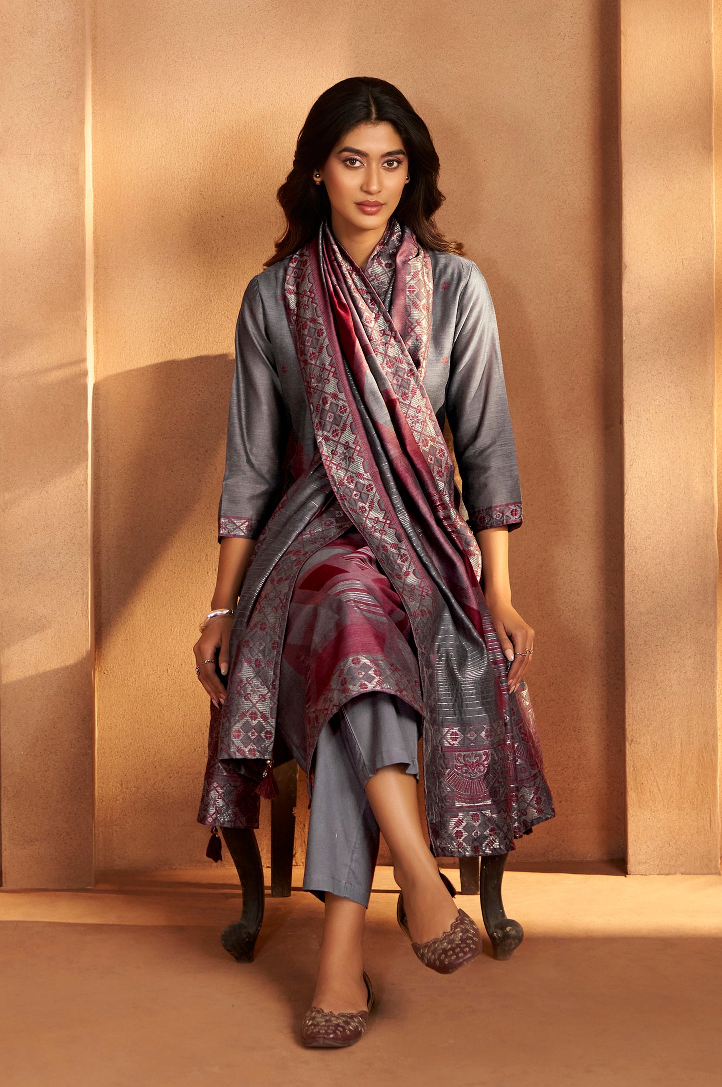 Grey Jacquard Art Silk Fla Grey Kurta Set with Cotton Bottom & Silk Blend Dupatta