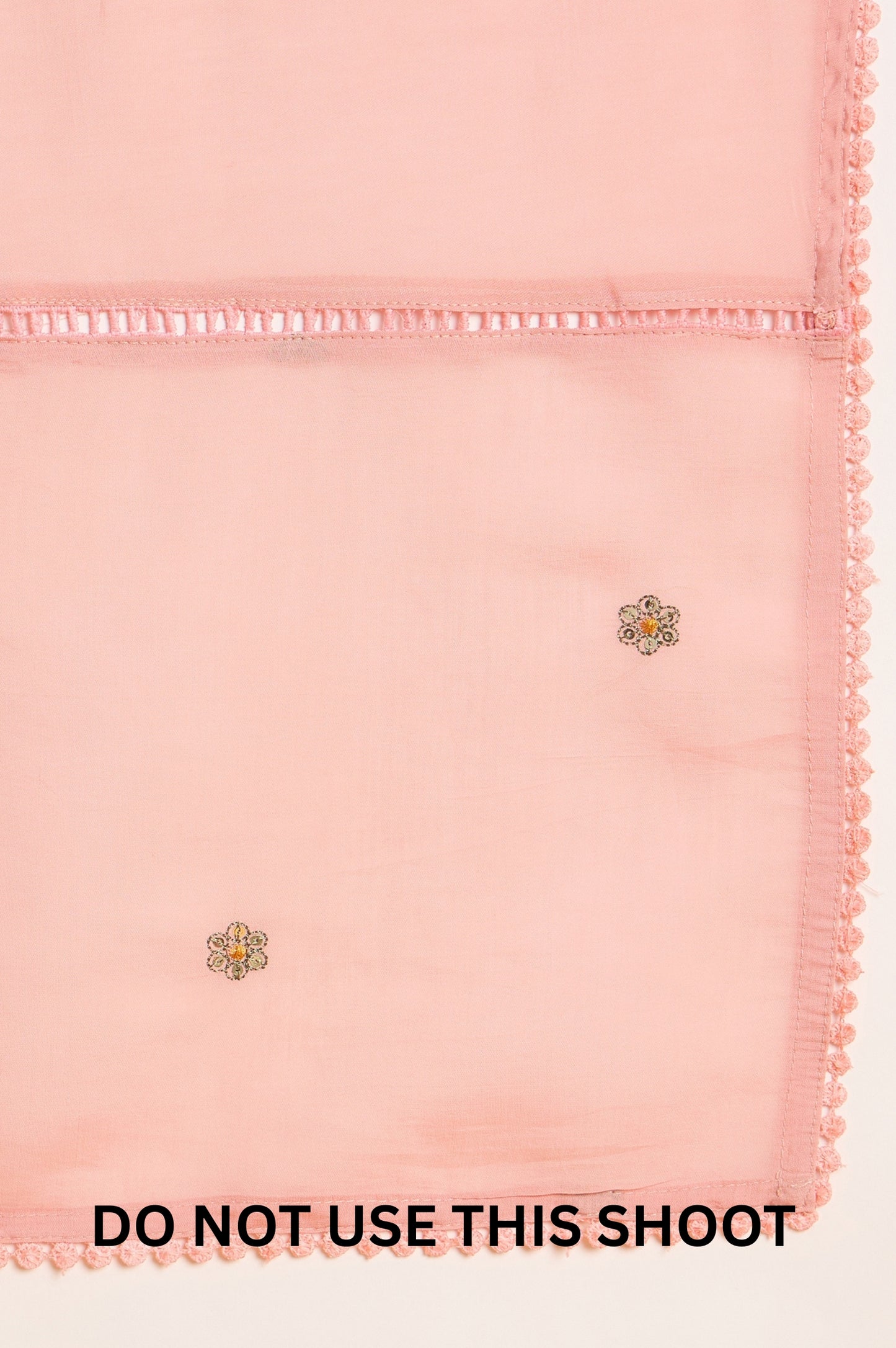 Women Pink Mul Chanderi Embroidered Thread Work Kurta Pant Dupatta