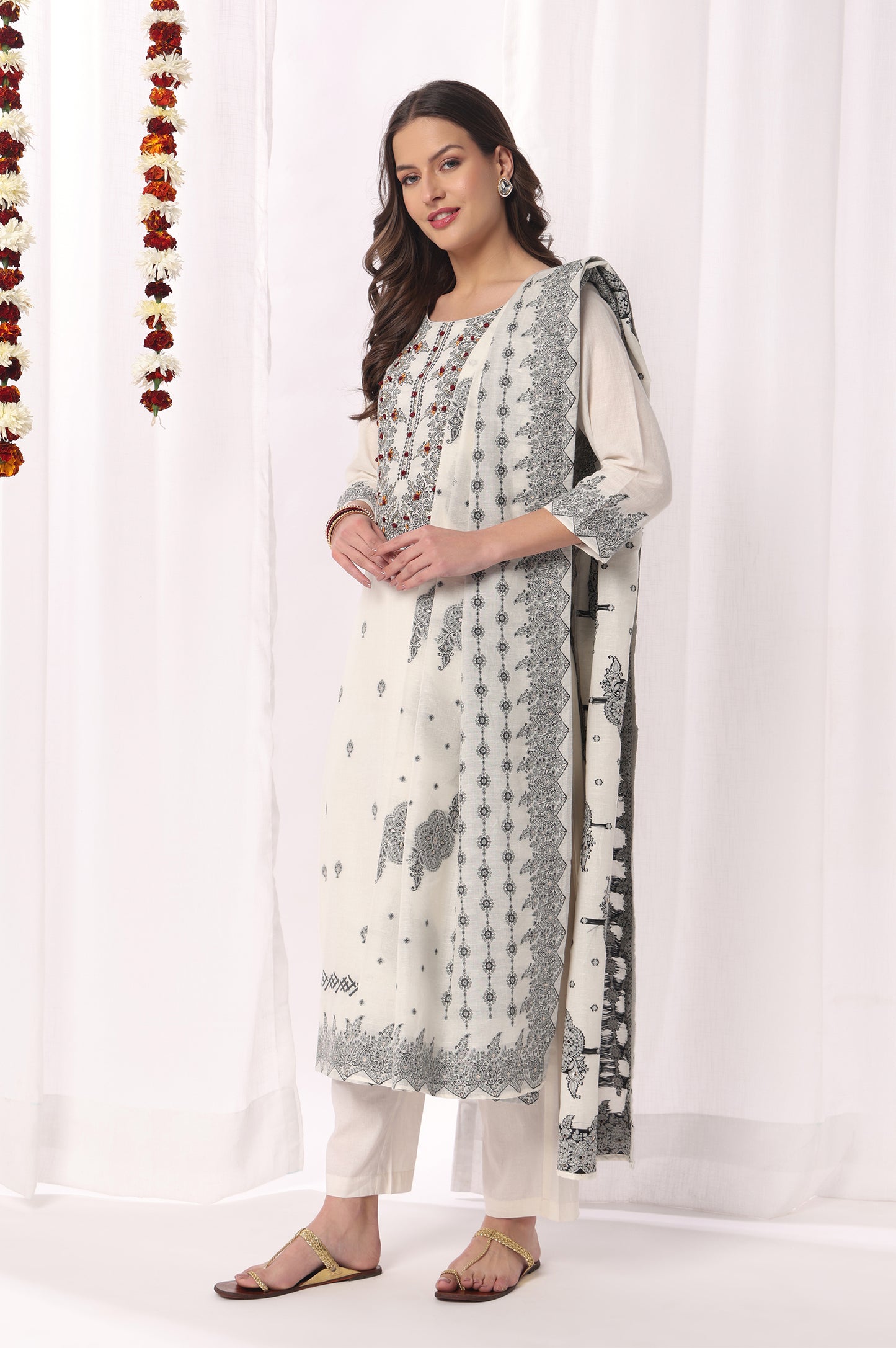 White Pure Cotton Floral Embroidery With Handwork Kurta Set with Dupatta For Wom