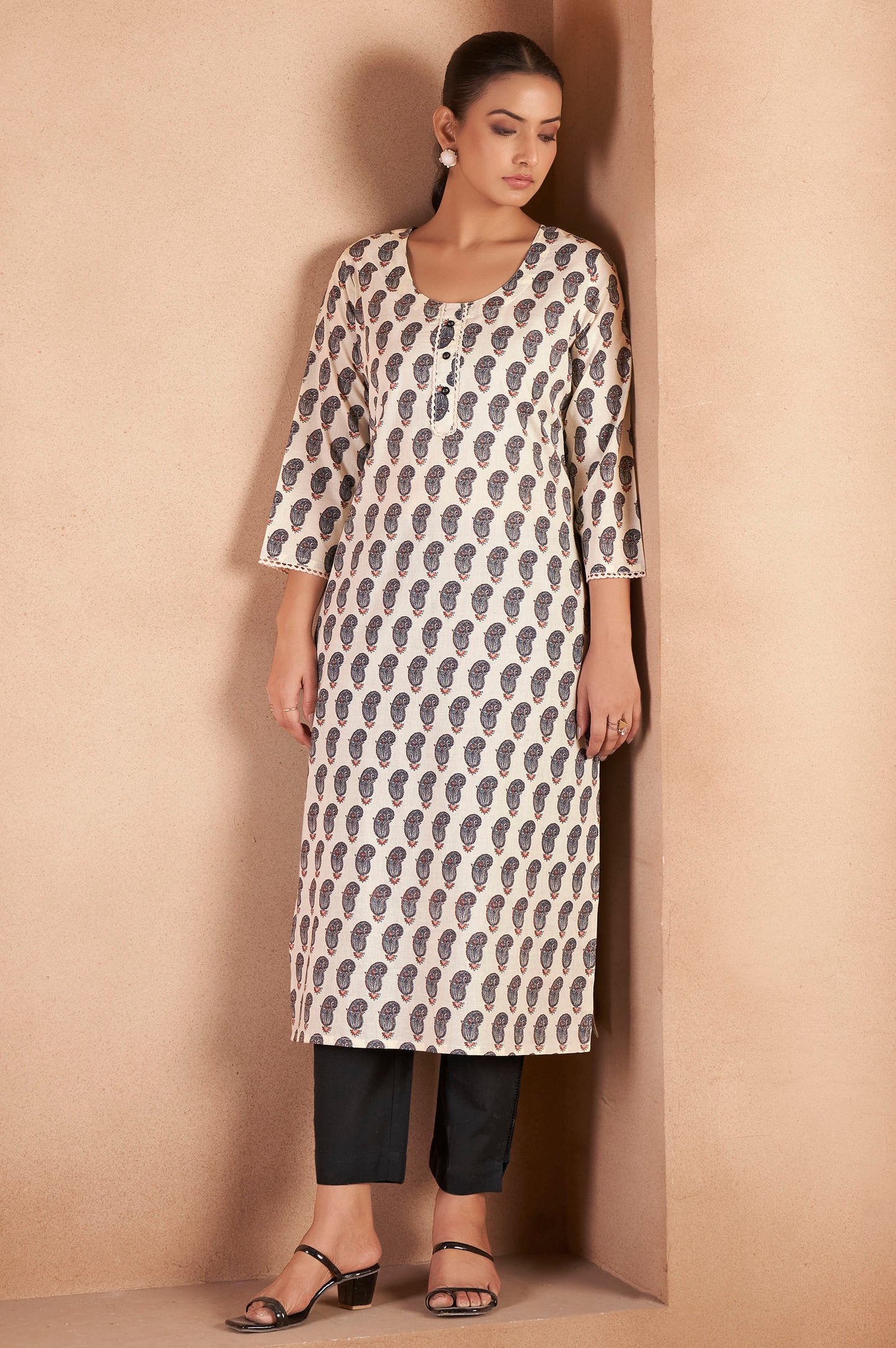 Cream & Black Pure Cotton Paisley Printed Kurta For Women