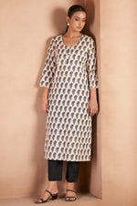 Cream & Black Pure Cotton Paisley Printed Kurta For Women