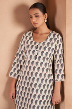Cream & Black Pure Cotton Paisley Printed Kurta For Women