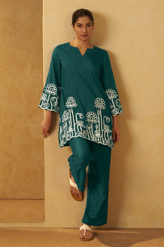 Women Dark Green Embroidered Cotton Blend Straight Kurta Co-ord Set
