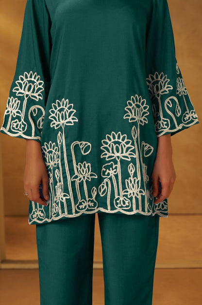 Women Dark Green Embroidered Cotton Blend Straight Kurta Co-ord Set