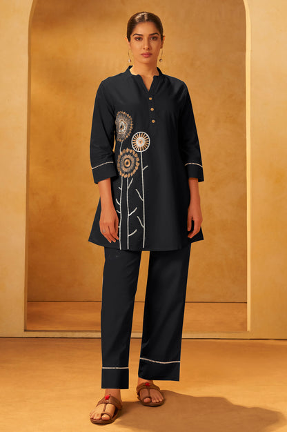 Women black Pure Cotton Embroidered Straight Kurta Co-Ord Set