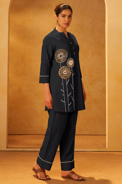 Women black Pure Cotton Embroidered Straight Kurta Co-Ord Set