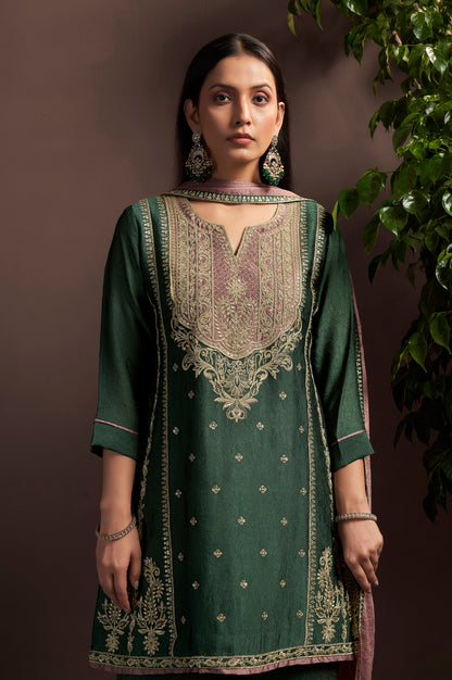 Green Embroidered Silk Blend Straight Kurta Set with Pink Net Dupatta