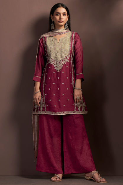 Red Embroidered Silk Blend Straight Kurta Set with Pink Net Dupatta | Round Neck | Knee Length Kurta | 3/4 Sleeves