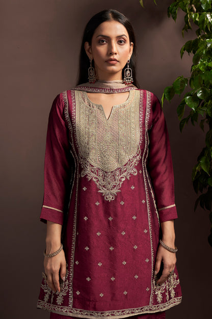 Red Embroidered Silk Blend Straight Kurta Set with Pink Net Dupatta | Round Neck | Knee Length Kurta | 3/4 Sleeves