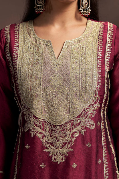 Red Embroidered Silk Blend Straight Kurta Set with Pink Net Dupatta | Round Neck | Knee Length Kurta | 3/4 Sleeves