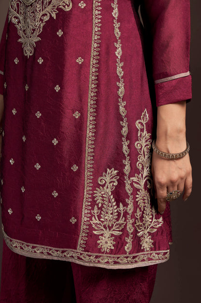 Red Embroidered Silk Blend Straight Kurta Set with Pink Net Dupatta | Round Neck | Knee Length Kurta | 3/4 Sleeves