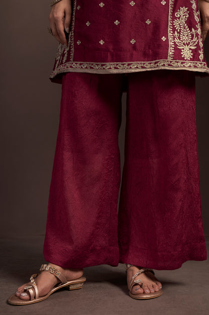 Red Embroidered Silk Blend Straight Kurta Set with Pink Net Dupatta | Round Neck | Knee Length Kurta | 3/4 Sleeves