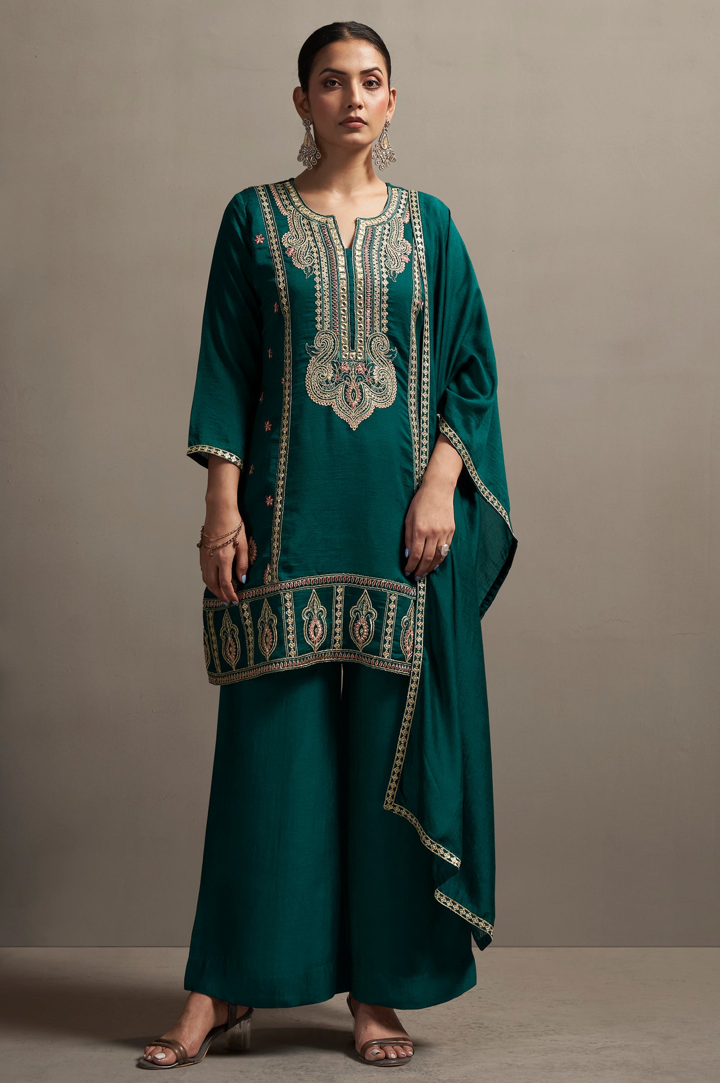 Women's Green Embroidered Silk Blend Straight Kurta Set