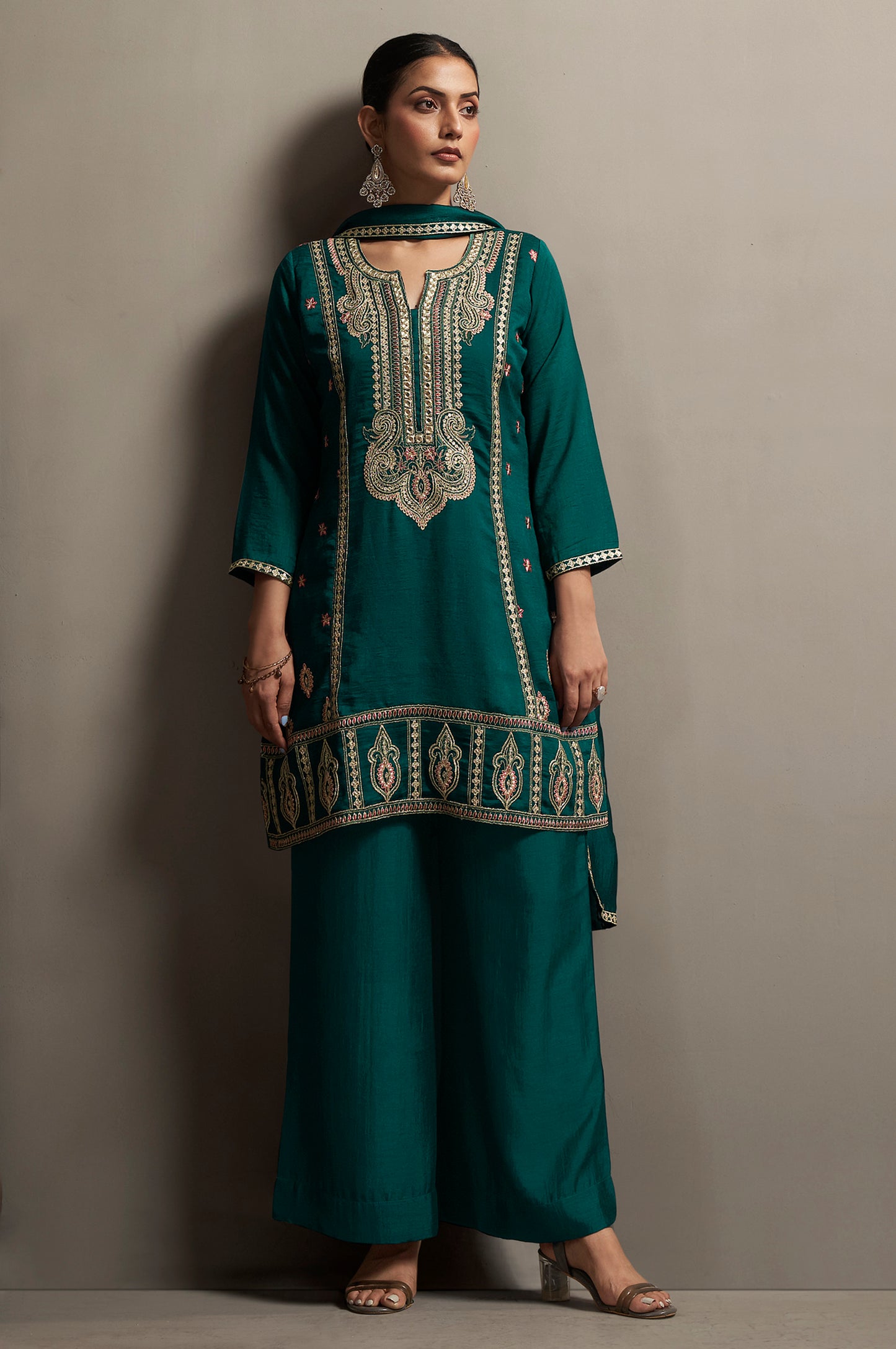 Women's Green Embroidered Silk Blend Straight Kurta Set