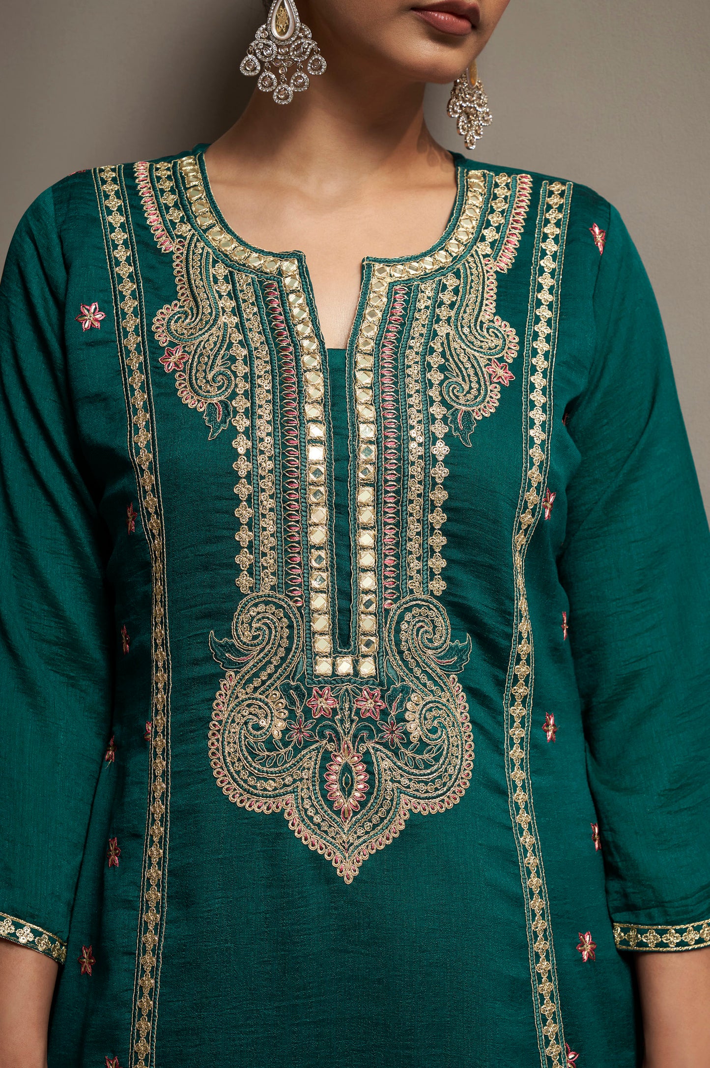 Women's Green Embroidered Silk Blend Straight Kurta Set