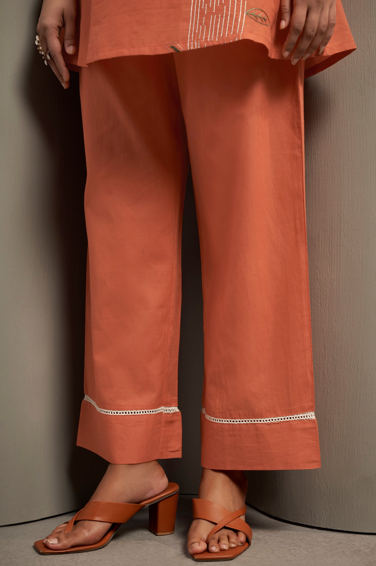 Women's Pure Cotton Bird Embroidered Straight Kurta with Solid Pure Cotton Pants