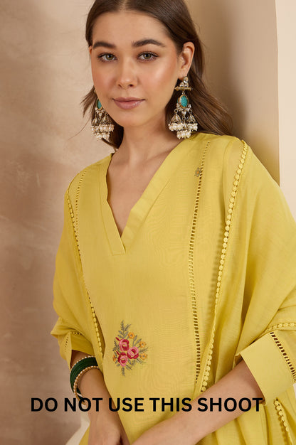 Women Yellow Mul Chanderi Embroidered Thread Work Kurta Pant Dupatta Set