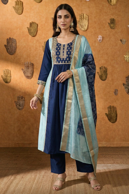 Dresoul Chinnon Embroidered Kurta Set