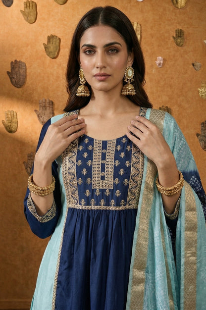 Dresoul Chinnon Embroidered Kurta Set