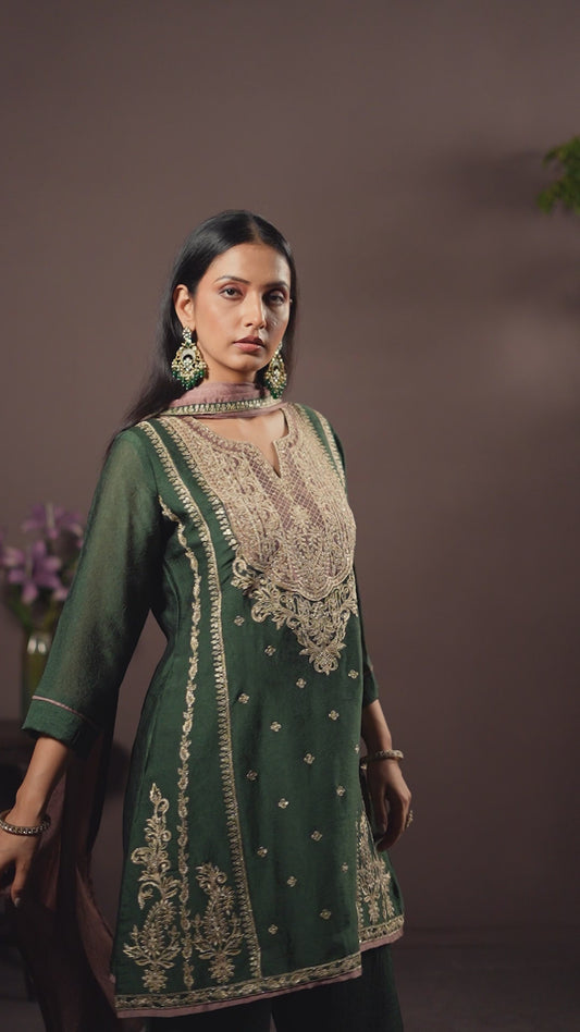 Green Embroidered Silk Blend Straight Kurta Set with Pink Net Dupatta